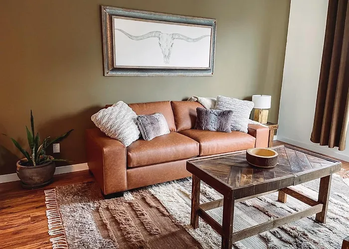 Rustic Chic - Boutique Luxe Stay Near Broadway